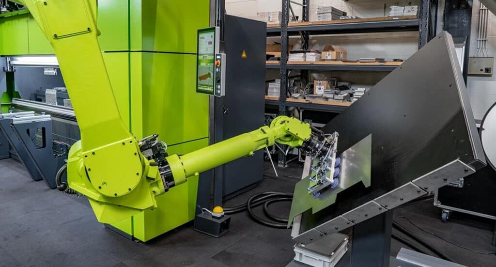 Robotic press brake automation cell from SafanDarley North America
